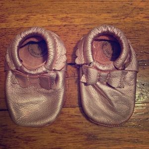 Frosted Rose Freshly Picked Bow Moccasins